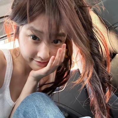 穿黄靴子的女孩